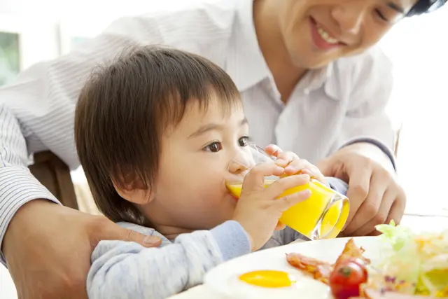 「乳歯の虫歯はそのうち生えかわるから放っておいても大丈夫」と思っていませんか？