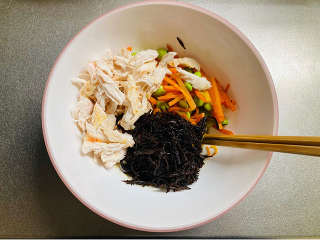 ひじきと枝豆とささみのサラダ_03